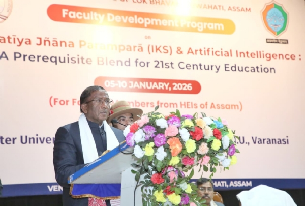 অনুষ্ঠানে বক্তব্য পেশ করছেন লক্ষ্মণ প্রসাদ আচার্য অনুষ্ঠানে বক্তব্য পেশ করছেন লক্ষ্মণ প্রসাদ আচার্য