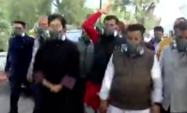 দিল্লিতে দূষণ ইস্যুতে বিক্ষোভ এএপি-র, বিজেপিকে তোপ অতিশীর