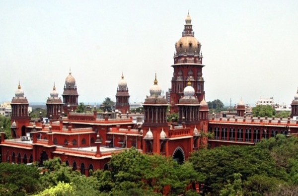 ধর্মীয় স্থানে প্রদীপ জ্বালানো যাবে, মাদ্রাজ হাইকোর্টে বড় ধাক্কা ডিএমকে-র ধর্মীয় স্থানে প্রদীপ জ্বালানো যাবে, মাদ্রাজ হাইকোর্টে বড় ধাক্কা ডিএমকে-র