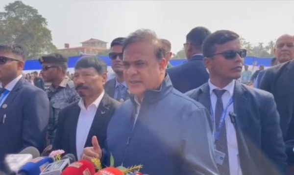 সাংবাদিকদের সঙ্গে কথা বলছেন মুখ্যমন্ত্রী ড. হিমন্তবিশ্ব শর্মা