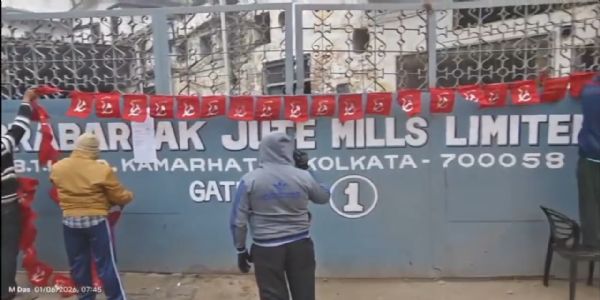 বছরের শুরুতেই বন্ধ কামারহাটির প্রবর্তক জুটমিল, কর্মহীন অন্তত হাজার শ্রমিক, তীব্র বিক্ষোভে অবরুদ্ধ বিটি রোড