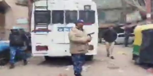 অবৈধ উচ্ছেদ অভিযান ঘিরে দিল্লিতে উত্তেজনা, এফআইআর দায়ের