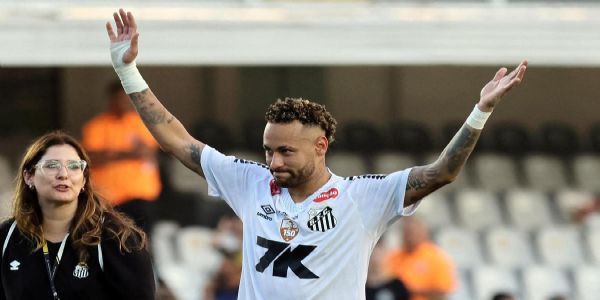 বিশ্বকাপে ফিরে আসার লক্ষ্যে সান্তোসের সঙ্গে নেইমারের চুক্তি ২০২৬ সাল পর্যন্ত বৃদ্ধি