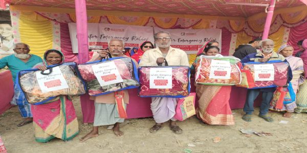 শতাধিক দুঃস্থদের যৌথ উদ্যোগে শীতবস্ত্র বিতরণ পাথরপ্রতিমায়