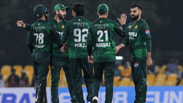 শ্রীলঙ্কাকে উড়িয়ে সিরিজে এগিয়ে গেল পাকিস্তান