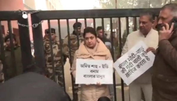 ইডির হানার প্রতিবাদ, স্বরাষ্ট্র মন্ত্রকের সামনে ধর্না তৃণমূল সাংসদদের