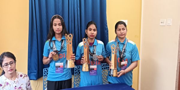 বিশ্ব যোগা প্রতিযোগিতায় দুর্গাপুরের তিন কন্যার সোনা ও রুপো জয়