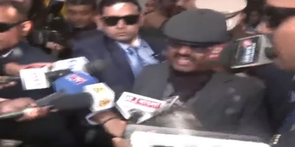 ডেকার্স লেনে রাজ্যপাল, বললেন মানুষের মাঝে তিনি সুরক্ষিত