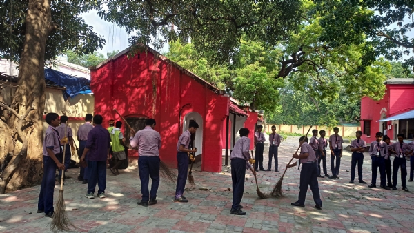 পূর্ব রেলের উদ্যোগে স্বচ্ছতা হি সেবা কর্মসূচি পালন পূর্ব রেলের উদ্যোগে স্বচ্ছতা হি সেবা কর্মসূচি পালন