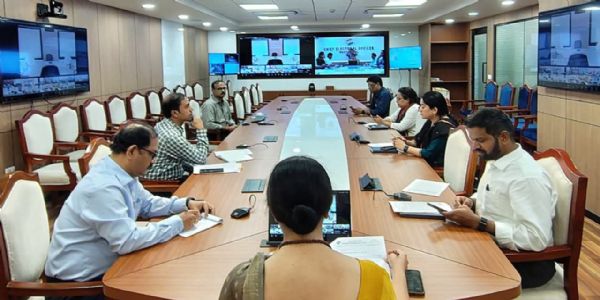 নতুন ভোটার অন্তর্ভুক্তিতে বিশেষ নজর, জেলাশাসকদের সঙ্গে বৈঠকে মুখ্য নির্বাচন আধিকারিক নীলম মীনা