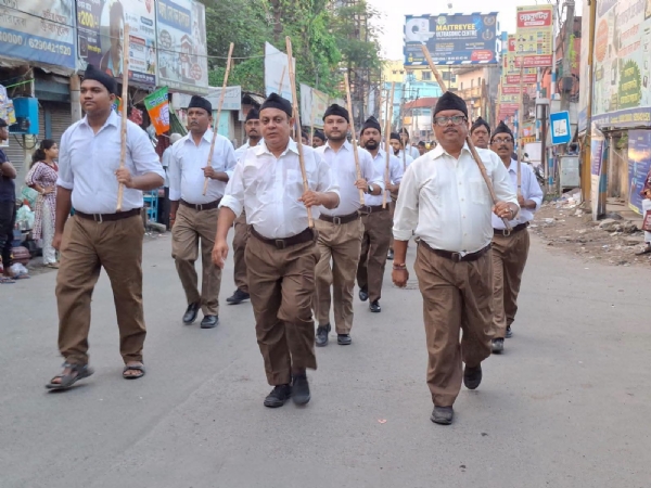 মহালয়ায় চুঁচুড়ায় আরএসএসের পথ সঞ্চালন, অংশ নিলেন বিধায়ক সুবীর নাগ