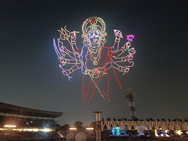 বর্ণময় অনুষ্ঠানের আয়োজন ইডেন গার্ডেন্সের আকাশেও