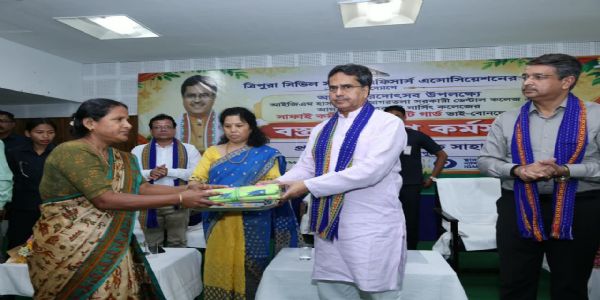 জনকল্যাণমূলক প্রকল্প বাস্তবায়নে প্রশাসনের মেরুদণ্ড টিসিএস অফিসাররা : মুখ্যমন্ত্রী