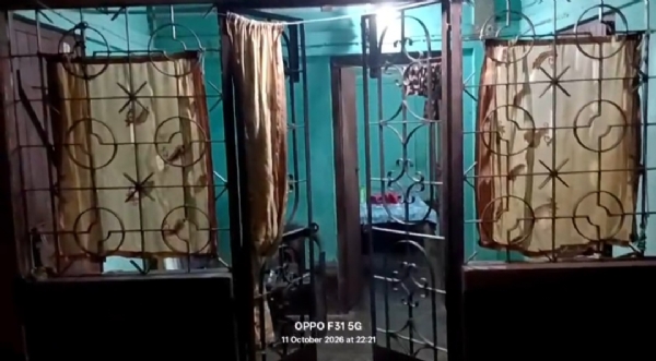 দরজা ভেঙে চুরি