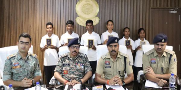ছত্তিশগড়ের বিজাপুরে বড় সাফল্য, ওডিশা ও বস্তারের ৬ জন সশস্ত্র নকশালের আত্মসমর্পণ