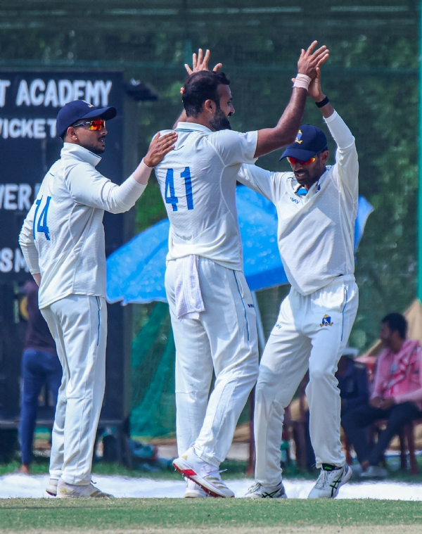 রঞ্জি ট্রফি - বাংলা দলের খেলা দিল্লির বিরুদ্ধে কল্যাণীতে