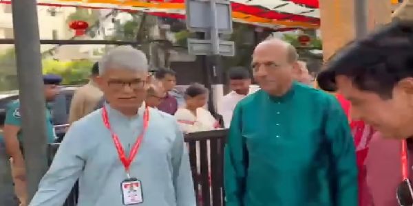 মহাষ্টমীতে ঢাকায় দুর্গাপুজো মণ্ডপ পরিদর্শন দীনেশ ত্রিবেদীর