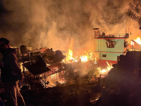 শিমলায় ভয়াবহ আগুন, ভস্মীভূত পাঁচটি বাড়ি
