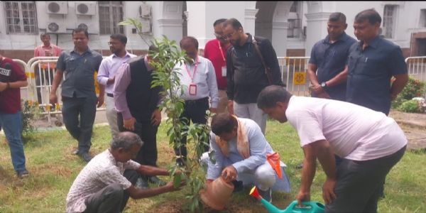 বিধানসভায় সাড়ম্বরে উদযাপিত মহাত্মা গান্ধীর জন্মজয়ন্তী, শ্রদ্ধা নিবেদন রাজ্যপাল ও অধ্যক্ষের