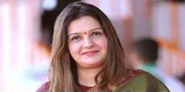 আলবেনিয়ায় হিংসার ঘটনা নিয়ে সঞ্জয় রাউতের মন্তব্যে আপত্তি প্রিয়াঙ্কা চতুর্বেদীর, ক্ষমতা বদলের পথ নির্বাচন