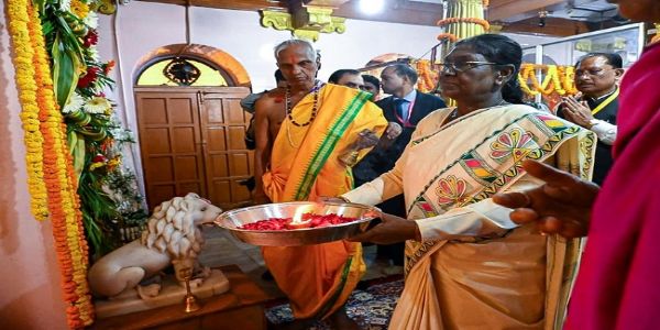 (আপডেট) মা দান্তেশ্বরীর মন্দিরে পুজো দিলেন রাষ্ট্রপতি, দেশবাসীর সুখ-সমৃদ্ধি প্রার্থনা করলেন দ্রৌপদী মুর্মু