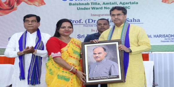 কাজের নিরিখেই মানুষের আস্থা অর্জন করতে হবে, জনপ্রতিনিধিদের বার্তা মুখ্যমন্ত্রী ডাঃ সাহার