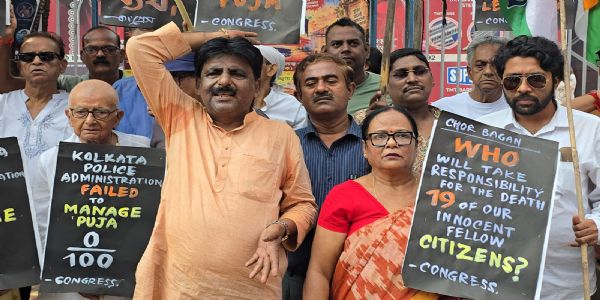 দুর্গাপুজোয় প্রশাসনিক ব্যর্থতার অভিযোগ কংগ্রেসের, কলকাতা পুলিশের ভূমিকা নিয়ে প্রশ্ন প্রদীপ প্রসাদের