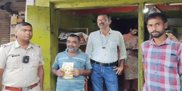 পুজো মিটতেই হিঙ্গলগঞ্জের একাধিক দোকানে খাদ্য দফতরের হানা, খতিয়ে দেখা হল খাবারের গুণমান ও লাইসেন্স