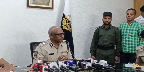ঝাড়গ্রামে মাওবাদী কার্যকলাপের সঙ্গে যুক্ত দুজনের আত্মসমর্পণ