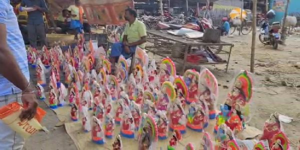 লক্ষ্মীপুজোর আগে উৎসবের আমেজে জমজমাট আইহো বাজার, শেষ মুহূর্তের কেনাকাটায় ভিড়