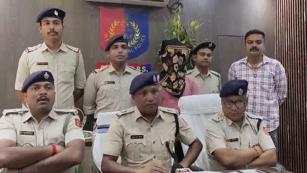 অভিযুক্ত গ্রেফতার