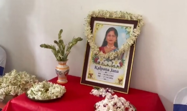 চোরবাগানে নিহত কল্পনার বাড়িতে মুখ্যমন্ত্রী চোরবাগানে নিহত কল্পনার বাড়িতে মুখ্যমন্ত্রী