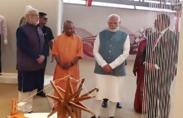 বারাণসীতে নতুন পোশাক তৈরি কারখানার উদ্বোধন প্রধানমন্ত্রীর
