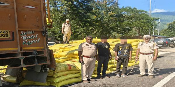 হারাংগাজাওয়ে ট্রাকে লুকিয়ে পাচারের চেষ্টা, উদ্ধার ৭০০ বস্তা ইউরিয়া সার