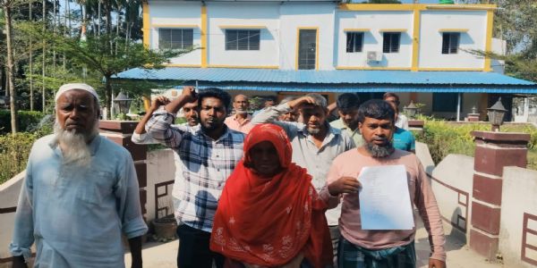 ইটভাটা চালু করা নিয়ে বিক্ষোভ শ্রমিকদের, ৭০ লক্ষ টাকা দাবি করে তোলাবাজির অভিযোগ; থানায় অভিযোগ দায়ের