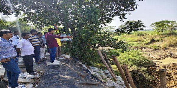 বন্যার কারণে বন্ধ থাকা জয়সিংহচক ব্রিজের নির্মাণকাজ ফের শুরু, কাজের তদারকিতে বিধায়ক হেমন্ত বাগ