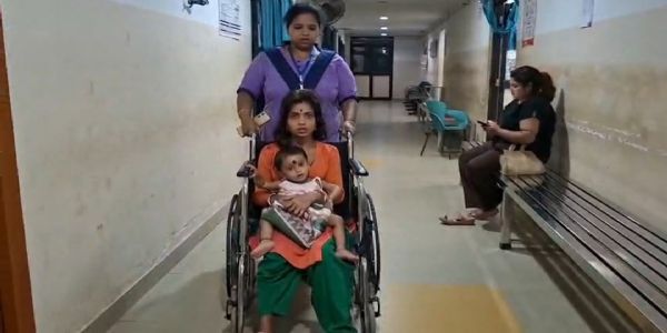 পরকীয়া হাতেনাতে! প্রতিবাদ করতেই গৃহবধূর মাথা ফাটাল স্বামী ও বান্ধবী, হাসপাতালে ৯ মাসের শিশুর মা