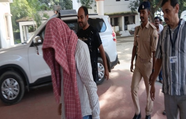 সাহারসায় ৭২ হাজার টাকা ঘুষ নেওয়ার অভিযোগে আবাসন সহায়ক গ্রেফতার