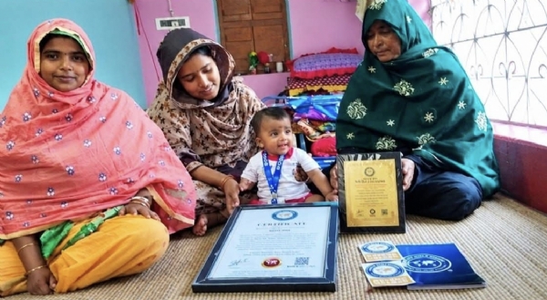 মাত্র সাড়ে পাঁচ মাস বয়সে বিশ্বরেকর্ডের স্বীকৃতি! খানাকুলের ছোট্ট ইনায়ার সাফল্যে খুশি পরিবার