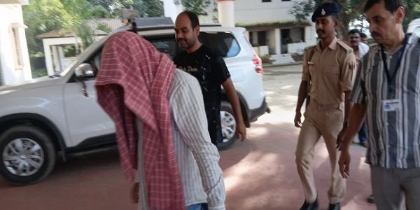 সাহারসায় ৭২ হাজার টাকা ঘুষ নেওয়ার অভিযোগে আবাসন সহায়ক গ্রেফতার