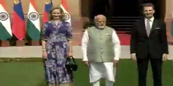 প্রিন্স অ্যালয়েসের সঙ্গে বৈঠক প্রধানমন্ত্রীর, রাজঘাটে বাপুকে শ্রদ্ধা রাজদম্পতির