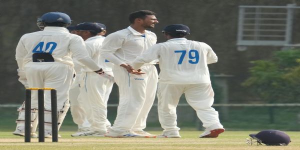 রঞ্জি ট্রফি ক্রিকেটে বাংলার জয়ের হাতছানি, কেরালার দ্বিতীয় ইনিংস - ৪/৫৩ রান-