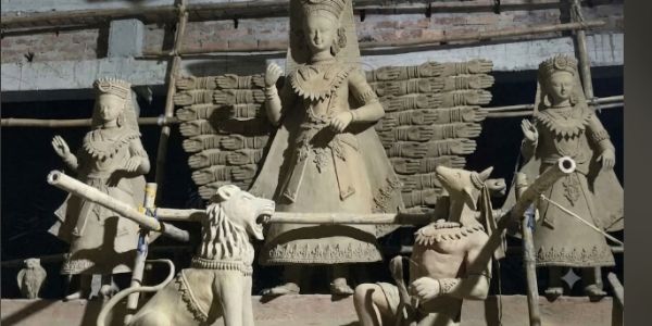 মিশরীয় সভ্যতা ও সামাজিক বার্তা নিয়ে মঙ্গলাই গ্রামে মৌচক সেবাশ্রমের অনন্য দুর্গাপূজা