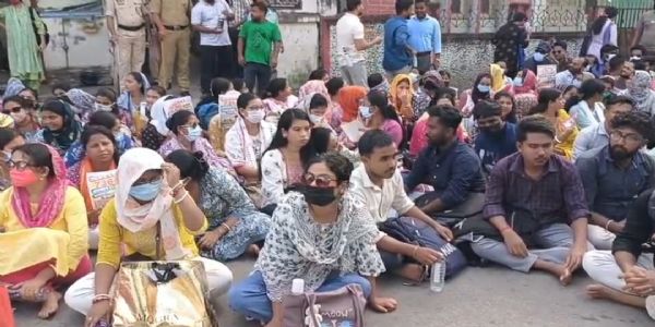 নিয়োগের দাবিতে ফের ধুন্ধুমার শিক্ষা ভবন চত্বর, পুলিশের টানাহেঁচড়ায় আহত একাধিক টেট উত্তীর্ণ