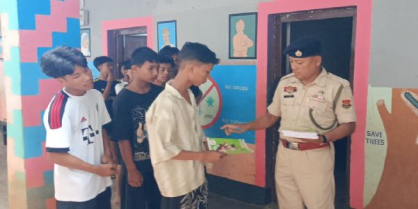 বিশ্রামগঞ্জ এসটি বয়েজ হোস্টেলে প্রয়াস কর্মসূচি, ছাত্রদের সচেতন করলেন থানার ওসি