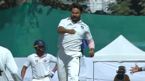 মুকেশ কুমারের বিধ্বংসী স্পেলে জম্মু ও কাশ্মীর বিধ্বস্ত, রেস্ট অফ ইন্ডিয়ার ১৬৭ রানে ইরানি কাপ জয়