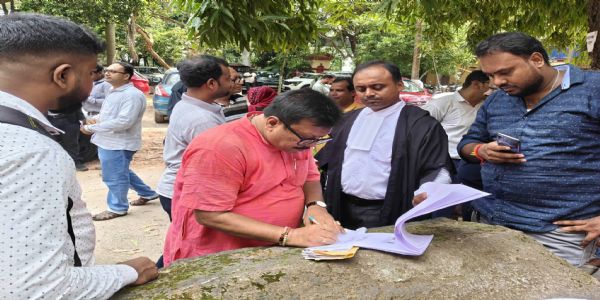 ১৩ বছর পর চন্দননগর আদালতে মিথ্যা মামলা থেকে বেকসুর খালাস বিধায়ক সুবীর নাগ