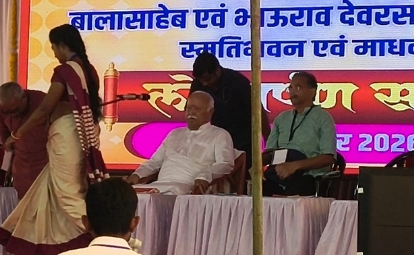 করঞ্জায় অনুষ্ঠিত স্মৃতি ভবন ও বালাসাহেব দেওরস চক্ষু হাসপাতালের উদ্বোধনী অনুষ্ঠানে যোগ দিয়েছিলেন সরসঙ্ঘচালক।