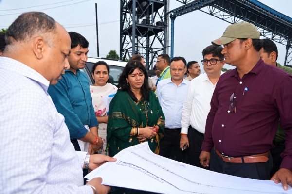 পূর্ব রেলের জেনারেল ম্যানেজার গীতিকা পাণ্ডের নেতৃত্বে পরিদর্শন পূর্ব রেলের জেনারেল ম্যানেজার গীতিকা পাণ্ডের নেতৃত্বে পরিদর্শন