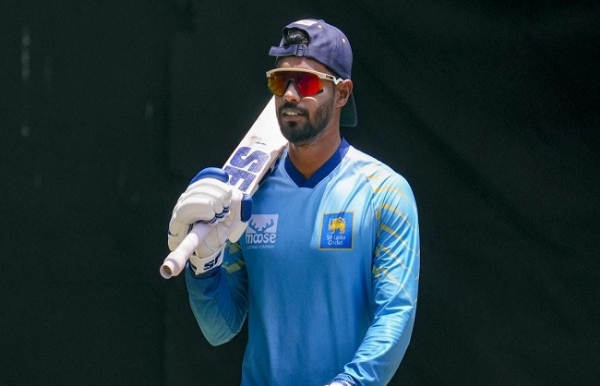 শ্রীলঙ্কার টেস্ট অধিনায়কের পদ থেকে সরে দাঁড়ালেন ধনঞ্জয়া ডি সিলভা।